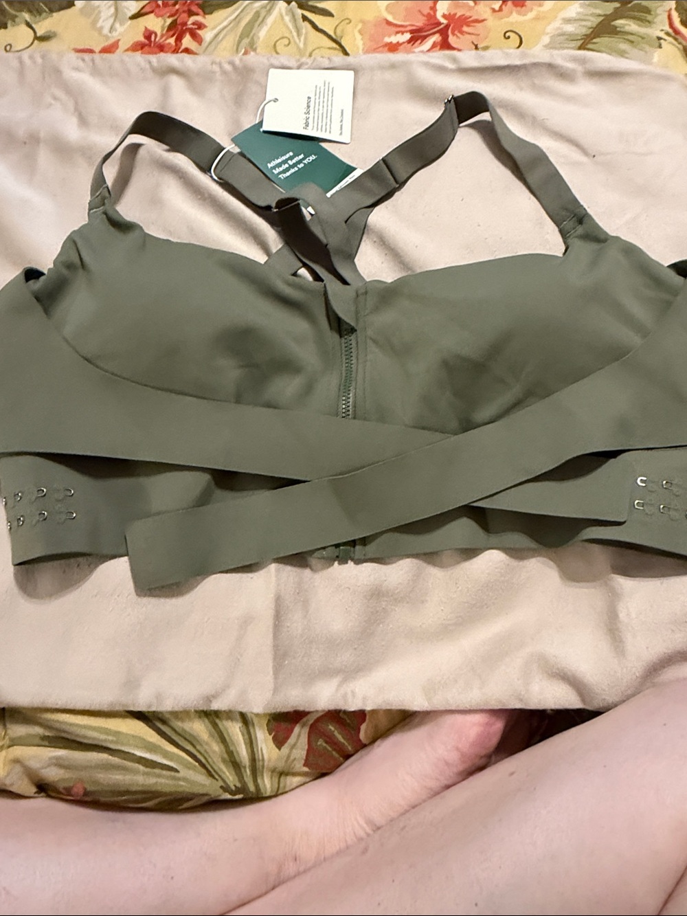 HALARA Olive Green Front-Zip Strappy Sports Bra